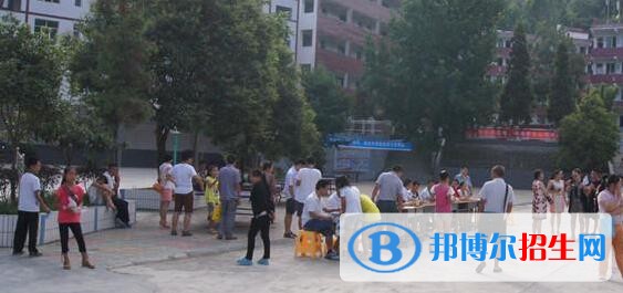 遵義私立貴龍中學(xué)2019年報名條件、招生要求、招生對象