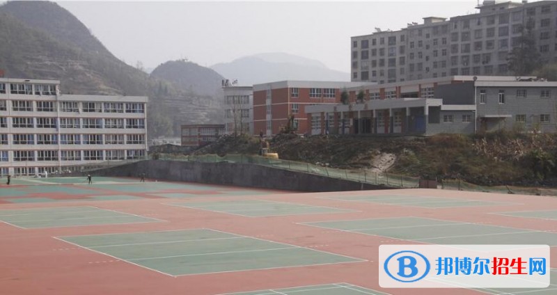 六盤水第八中學(xué)2019年學(xué)費(fèi)、收費(fèi)多少