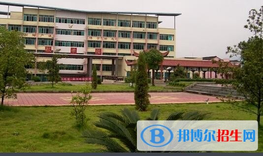 貴州天柱民族中學(xué)2019年報名條件、招生要求、招生對象
