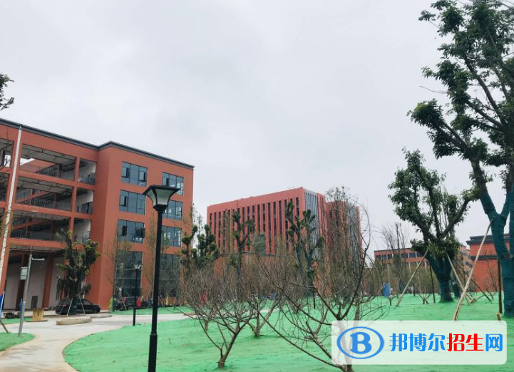 重慶五一技師學(xué)院2020年報名條件、招生要求、招生對象
