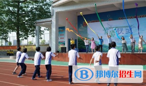 樂(lè)至縣回瀾職業(yè)中學(xué)學(xué)校怎么樣
