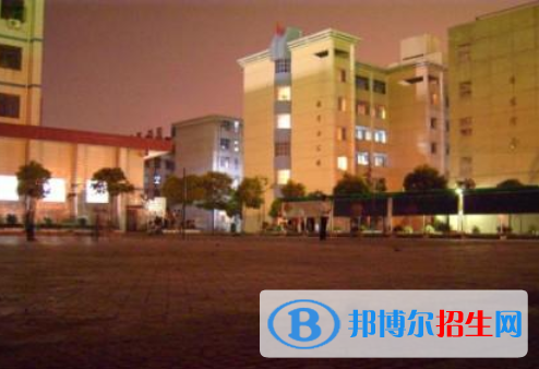 江西信息科技學(xué)校2020年招生辦聯(lián)系電話(huà)