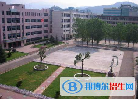 江西井岡山經(jīng)貿(mào)學(xué)校2020年招生辦聯(lián)系電話(huà)