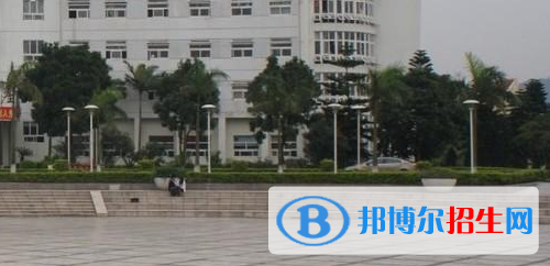 重慶商務(wù)高級技工學(xué)校2020年報名條件、招生要求、招生對象