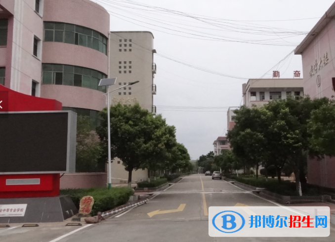 興國中等專業(yè)學(xué)校2020年報(bào)名條件、招生要求、招生對象