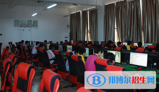 欽州衛(wèi)生學(xué)校2020年報名條件、招生要求、招生對象 