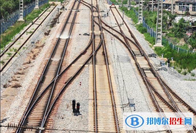 湖北2020年鐵路學(xué)校中專升大?？际裁? width=
