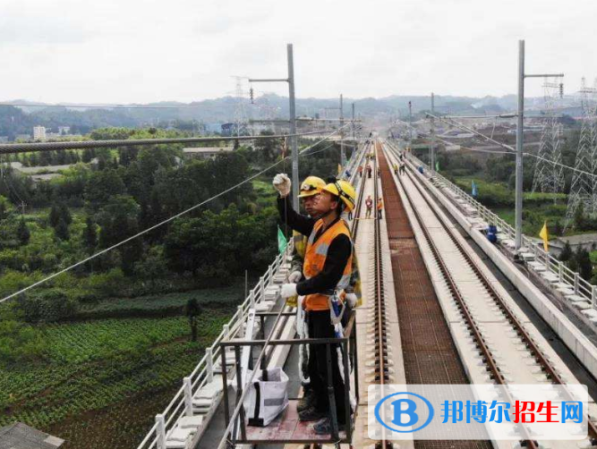 南寧2020年讀鐵路學校讀什么專業(yè)好