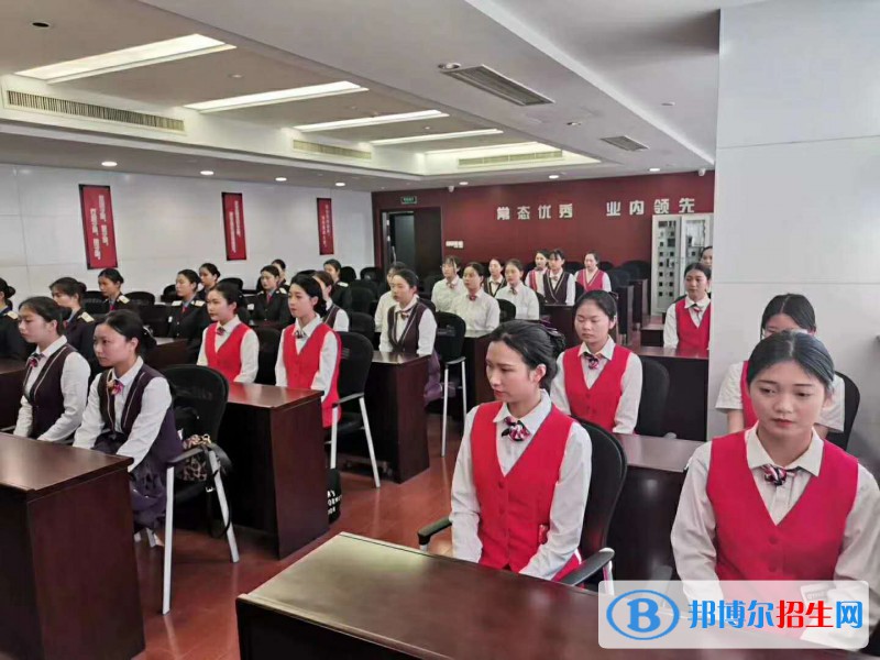 南京市2020年讀鐵路學(xué)校要多少錢(qián)
