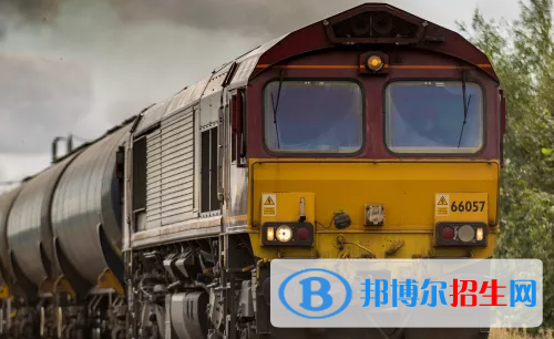 貴陽2020年鐵路學(xué)校和幼師哪個好