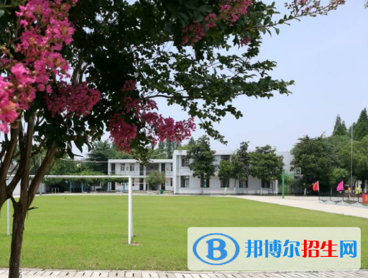 蕪湖商貿(mào)工業(yè)學(xué)校2020年報名條件、招生要求、招生對象