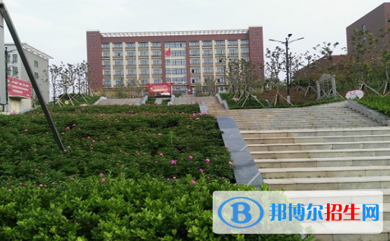 平頂山中醫(yī)藥學(xué)校2021年報(bào)名條件、招生要求、招生對(duì)象