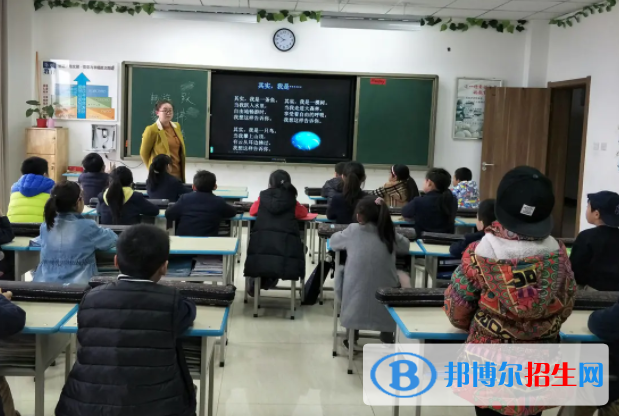 山西運(yùn)城國際學(xué)校初中部2020年學(xué)費、收費多少