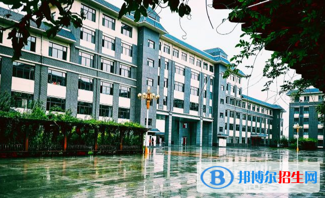 山西運城國際學(xué)校初中部2020年招生辦聯(lián)系電話