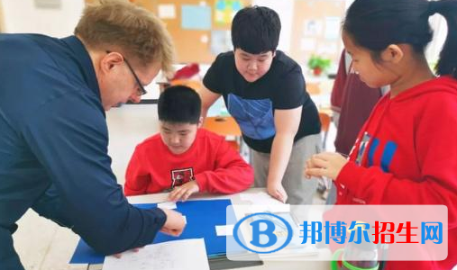 王府學(xué)校(運(yùn)城)初中部2020年學(xué)費(fèi)、收費(fèi)多少