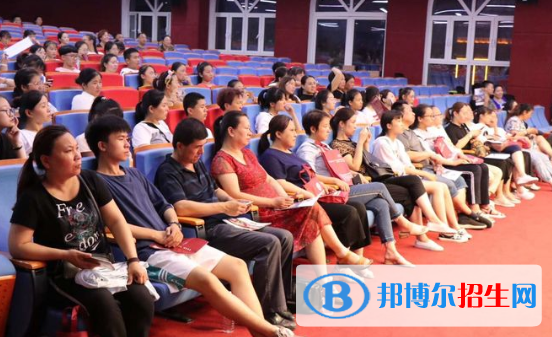 愛博倫國際公學(xué)初中部2020年學(xué)費、收費多少
