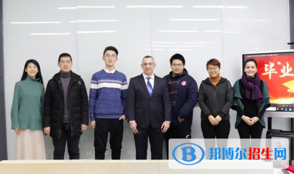 愛(ài)博倫國(guó)際公學(xué)初中部2020年招生辦聯(lián)系電話(huà)