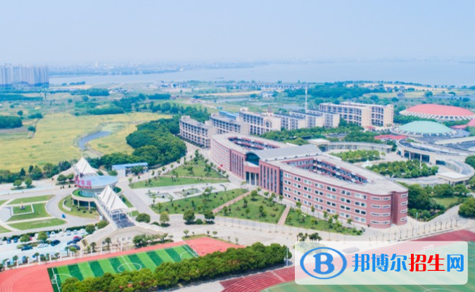 中加楓華國際學(xué)校初中部2020年學(xué)費、收費多少