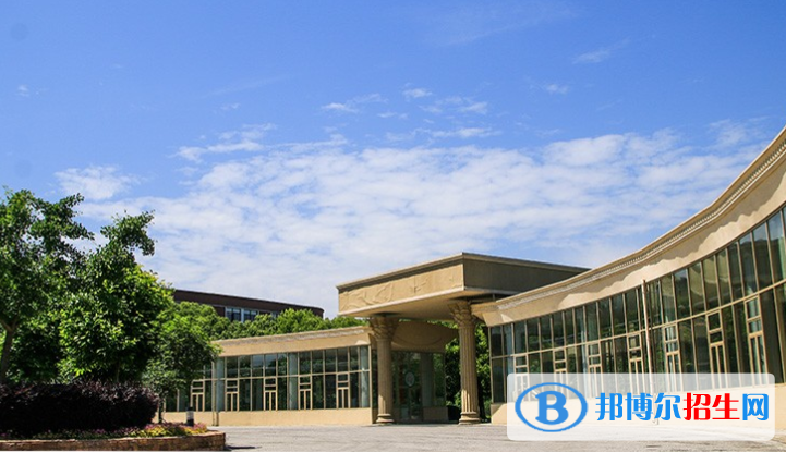 中加楓華國際學(xué)校初中部地址在哪里