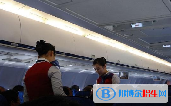湖北2020年中專航空服務(wù)學?？梢钥即髮? width=