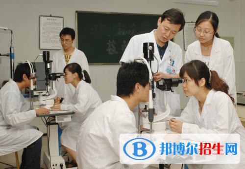 四川2021年衛(wèi)校中專升大?？际裁? width=