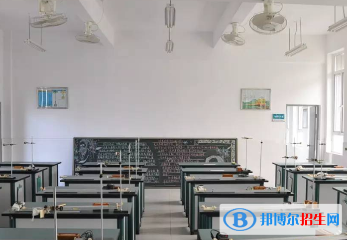 廣州白云中學(xué)2021年招生辦聯(lián)系電話(huà)