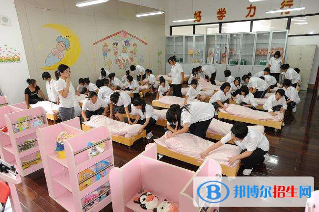 重慶2021年幼師學(xué)校中專升大?？际裁? width=