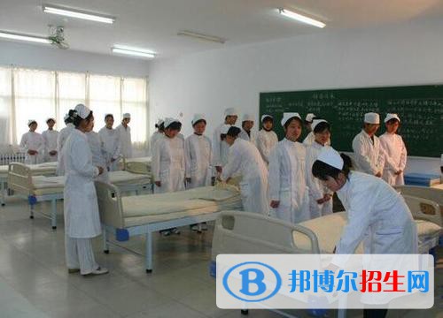 成都2021年去讀衛(wèi)校學(xué)什么對以后好一點(diǎn)