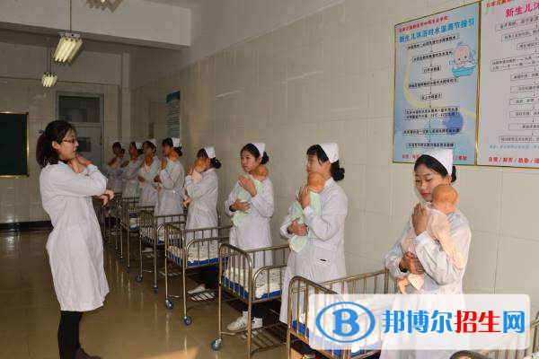 重慶2022年女生讀護理學(xué)校好不好
