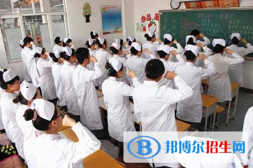 四川省人民醫(yī)院護(hù)士學(xué)校2021年學(xué)費(fèi)、收費(fèi)多少