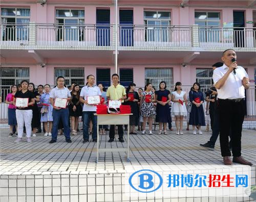 巴中市巴州區(qū)化成職業(yè)中學校2021年學費、收費多少