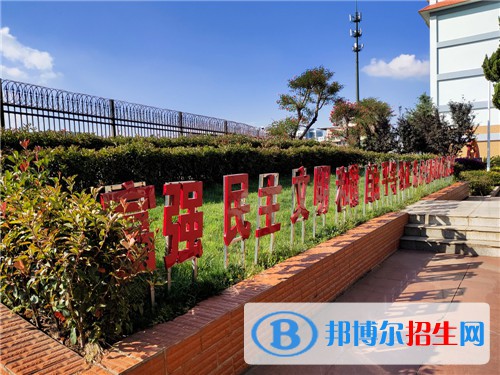昆明市金殿中學(xué)2021年學(xué)費(fèi)、收費(fèi)多少