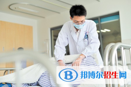 四川2021年男生上護理學校學什么好