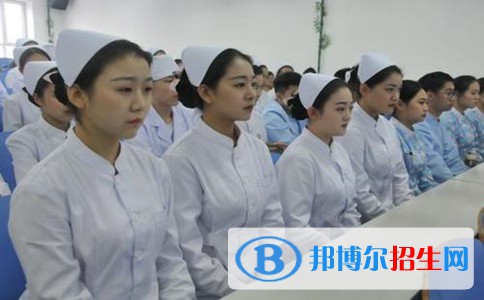 四川2021年女生上護理學校學什么專業(yè)好