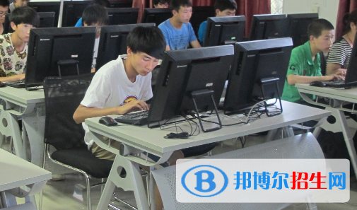 貴陽2021年計(jì)算機(jī)學(xué)校好還是職高好