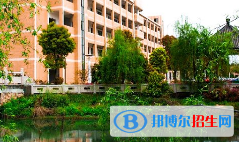 杭州2021年中專與?？频膮^(qū)別