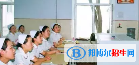 成都2021年護理學校什么專業(yè)適合男生