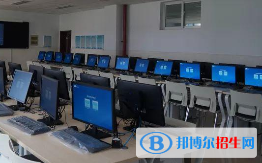杭州2021年計算機學(xué)校有男生嗎