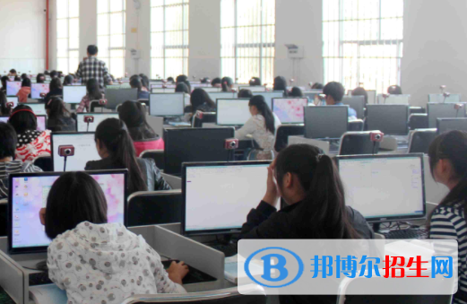 杭州2021年女生在計算機學(xué)校學(xué)什么好