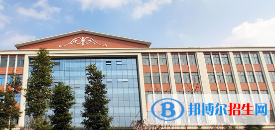 樂(lè)山市醫(yī)藥科技高級(jí)技工學(xué)校成都校區(qū)2022年學(xué)費(fèi)、收費(fèi)多少