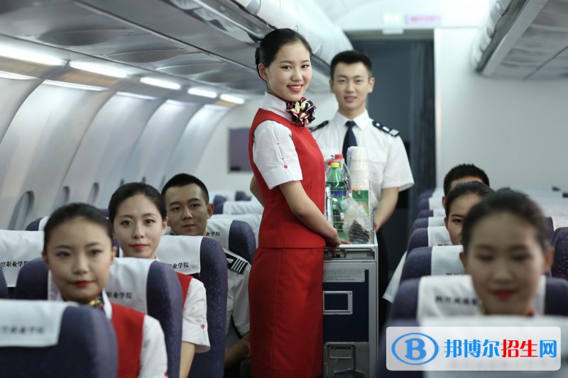 蘭州2022年讀航空服務學校多少錢