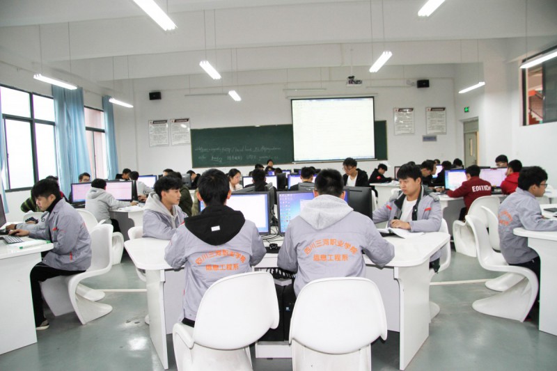 四川三河職業(yè)學院2022年報名條件、招生要求、招生對象