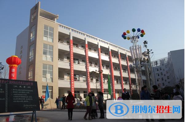 眉山東星航空職業(yè)學(xué)校2022年學(xué)費(fèi)、收費(fèi)多少 