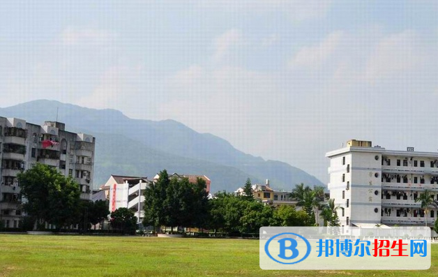 樂山市中區(qū)育賢中等職業(yè)學(xué)校2022年報(bào)名條件、招生對(duì)象