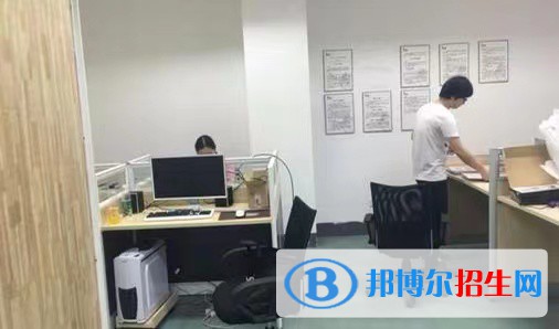 重慶2022年電子商務(wù)學(xué)?？梢詫W(xué)什么