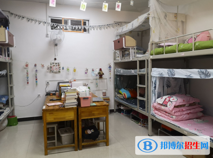 重慶華繡服裝中等專(zhuān)業(yè)學(xué)校2022年宿舍條件