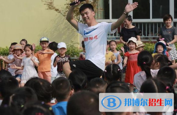 河北2022年幼師學(xué)校和中專(zhuān)有哪些區(qū)別