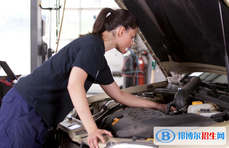 甘肅2022年女生上汽修學校學什么好