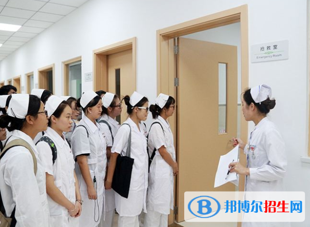 重慶2022年護理學(xué)校有哪些專業(yè)可以學(xué)