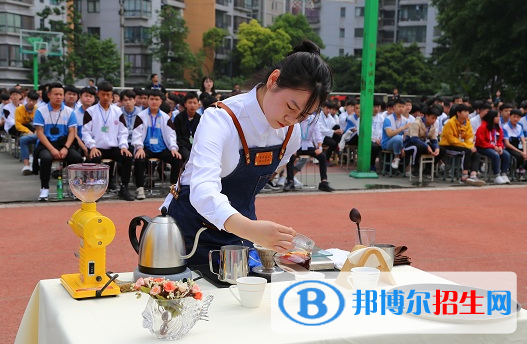 重慶市商務(wù)高級技工學(xué)校2022年報名條件、招生要求、招生對象